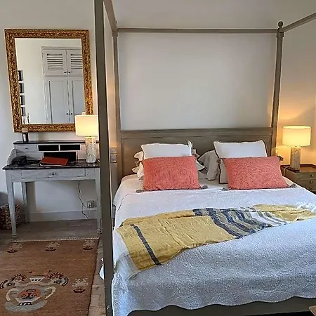 Pastis Saint-tropez فندق 4*