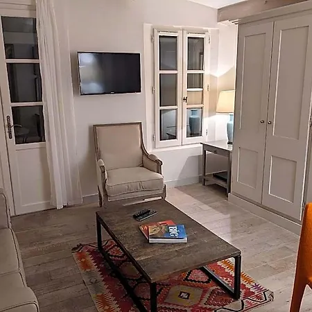 Pastis Saint-tropez فندق 4*